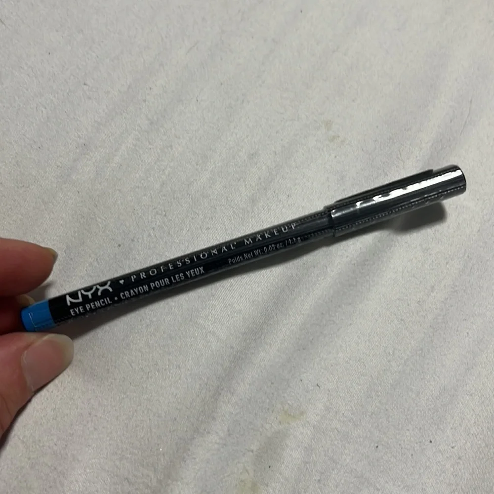💜🎉NYX Electric Blue Eye Pencil